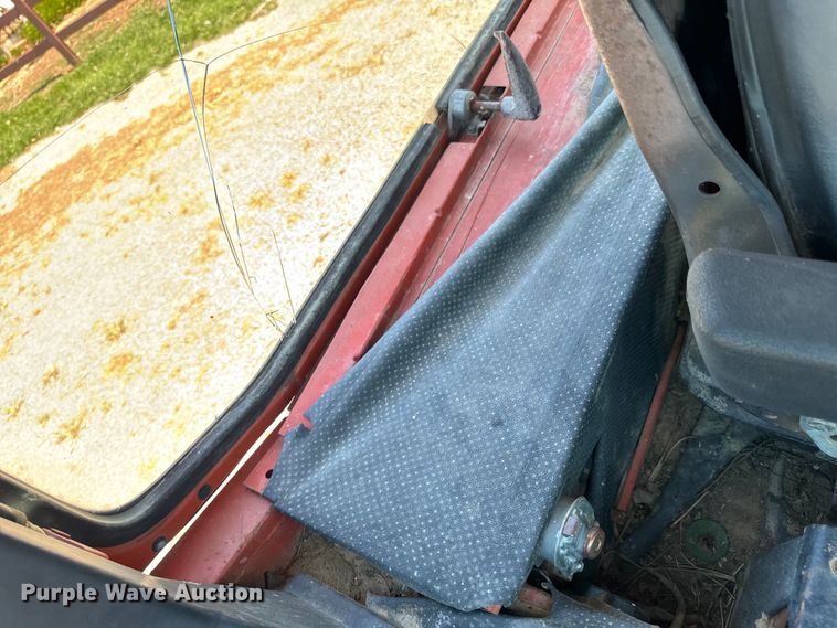 image for item DX1076 1989 Belarus 822 MFWD tractor