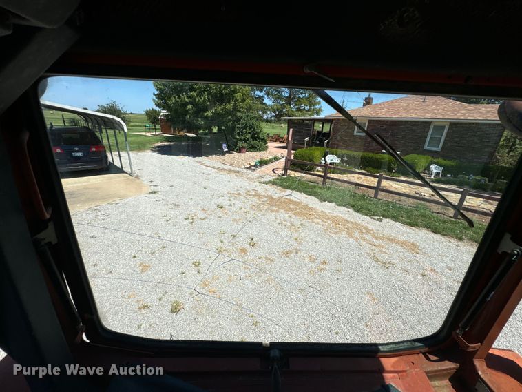 image for item DX1076 1989 Belarus 822 MFWD tractor