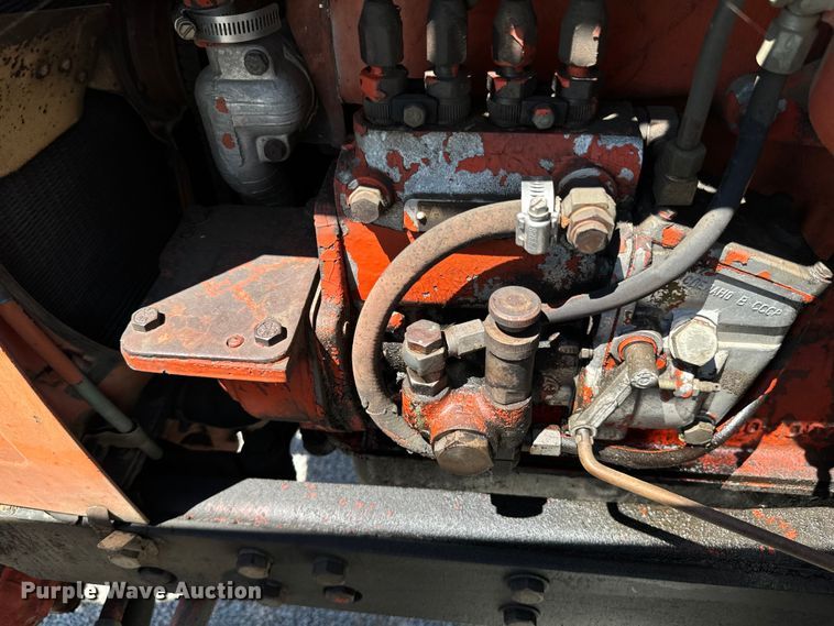 image for item DX1076 1989 Belarus 822 MFWD tractor