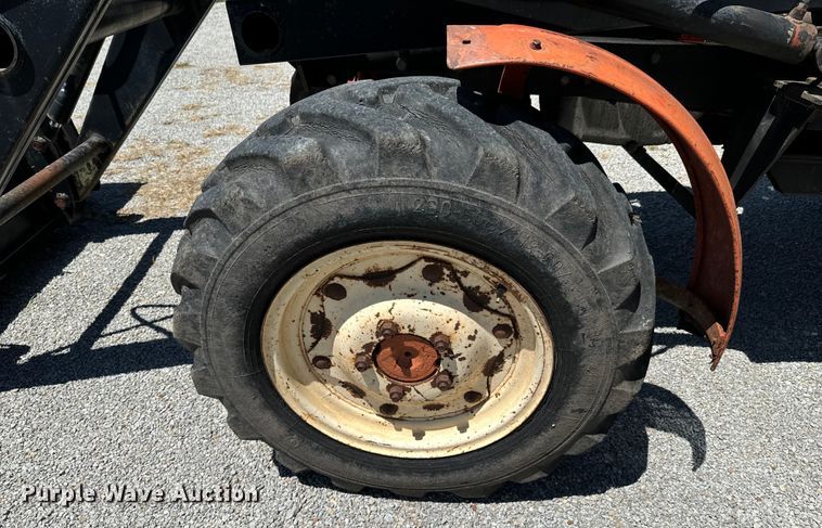 image for item DX1076 1989 Belarus 822 MFWD tractor