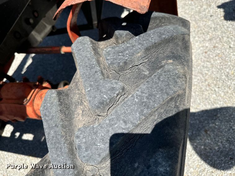 image for item DX1076 1989 Belarus 822 MFWD tractor