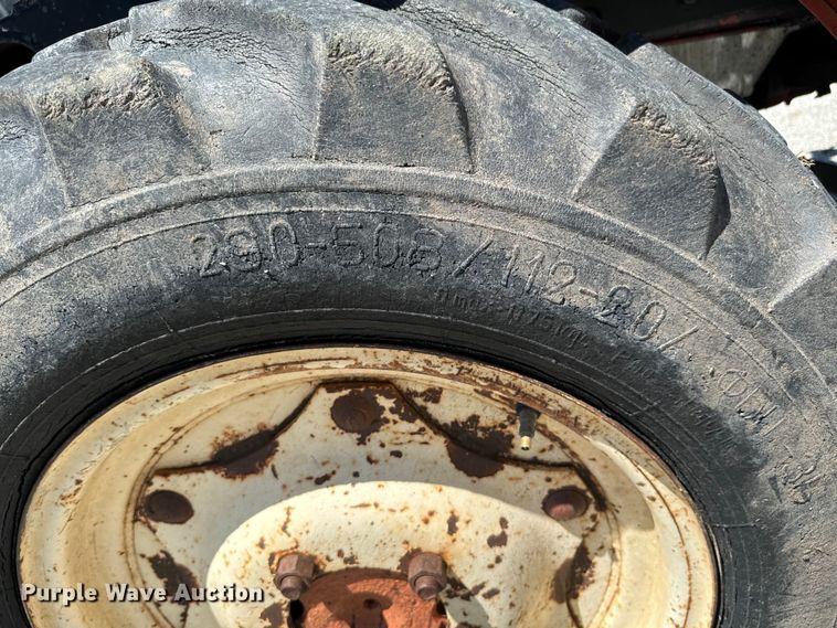 image for item DX1076 1989 Belarus 822 MFWD tractor