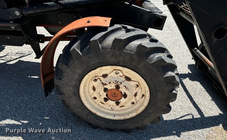 image for item DX1076 1989 Belarus 822 MFWD tractor