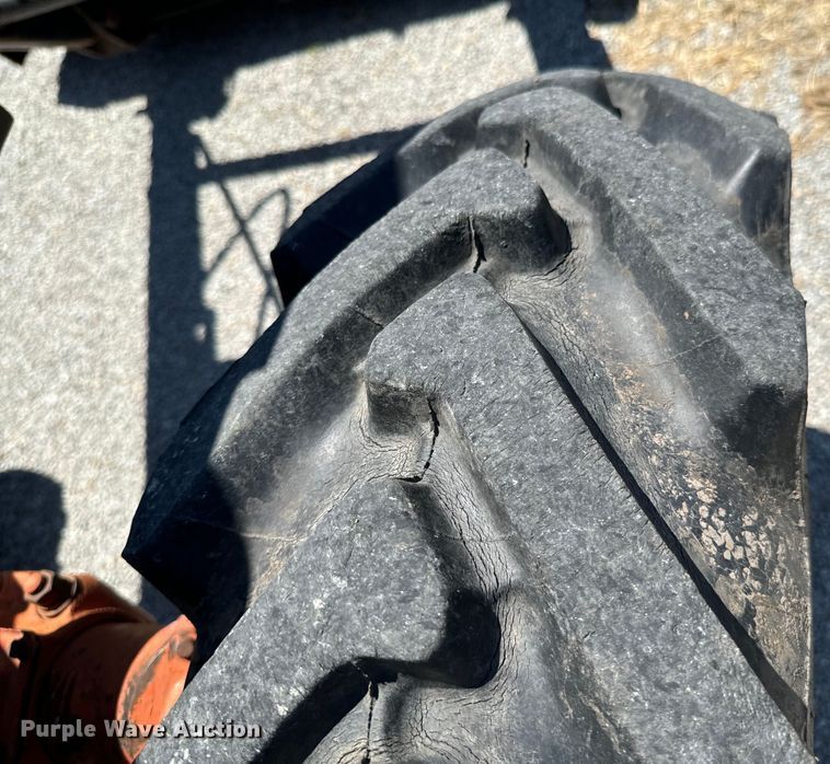 image for item DX1076 1989 Belarus 822 MFWD tractor