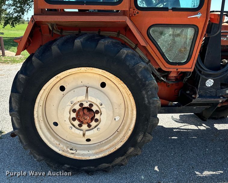 image for item DX1076 1989 Belarus 822 MFWD tractor