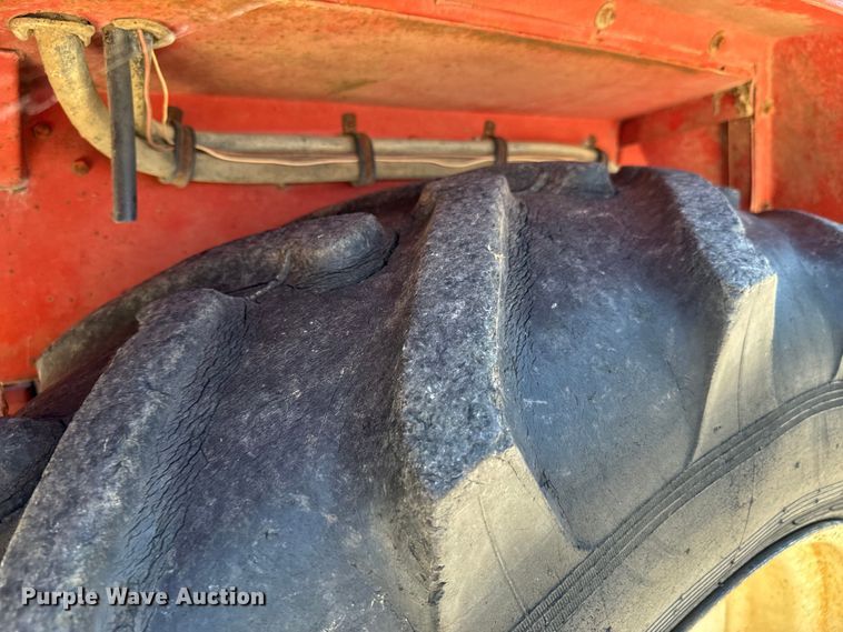 image for item DX1076 1989 Belarus 822 MFWD tractor