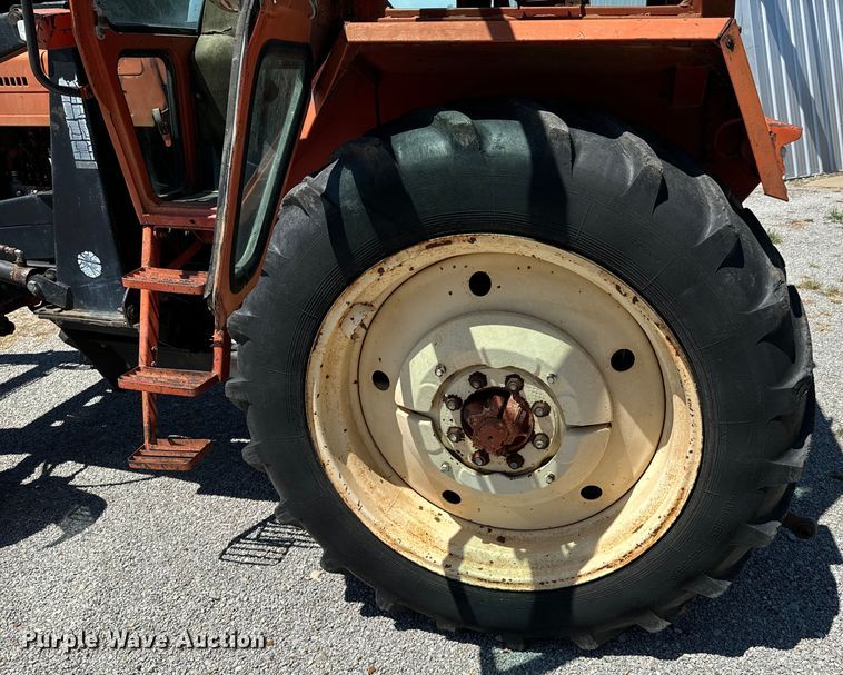 image for item DX1076 1989 Belarus 822 MFWD tractor