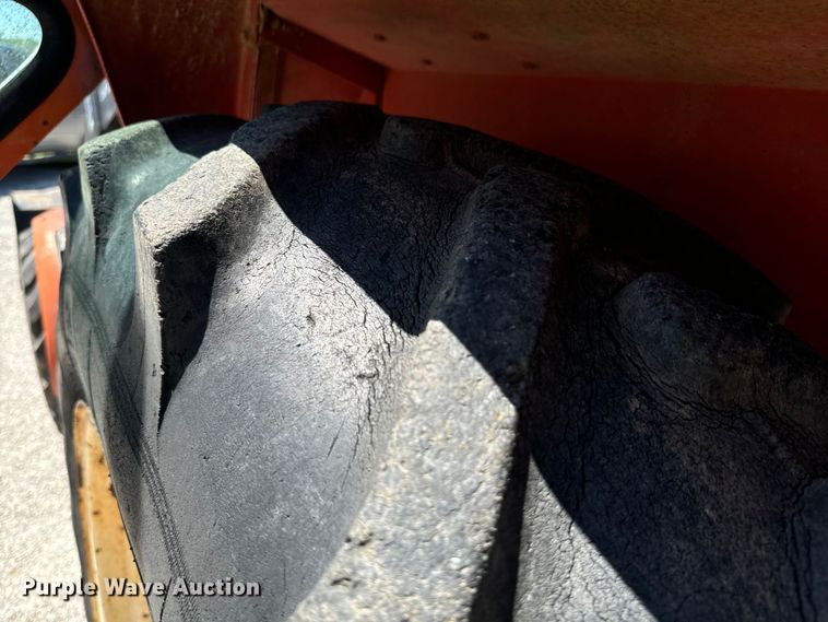 image for item DX1076 1989 Belarus 822 MFWD tractor