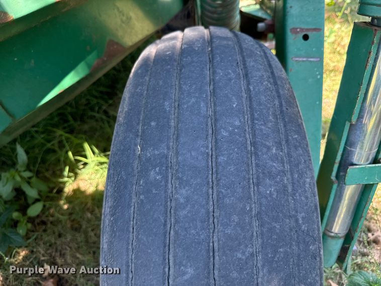 image for item DX1078 1988 John Deere 1460 windrower