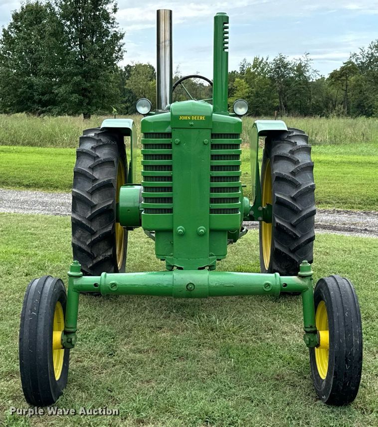 image for item DX1085 1948 John Deere G tractor