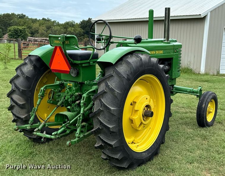image for item DX1085 1948 John Deere G tractor