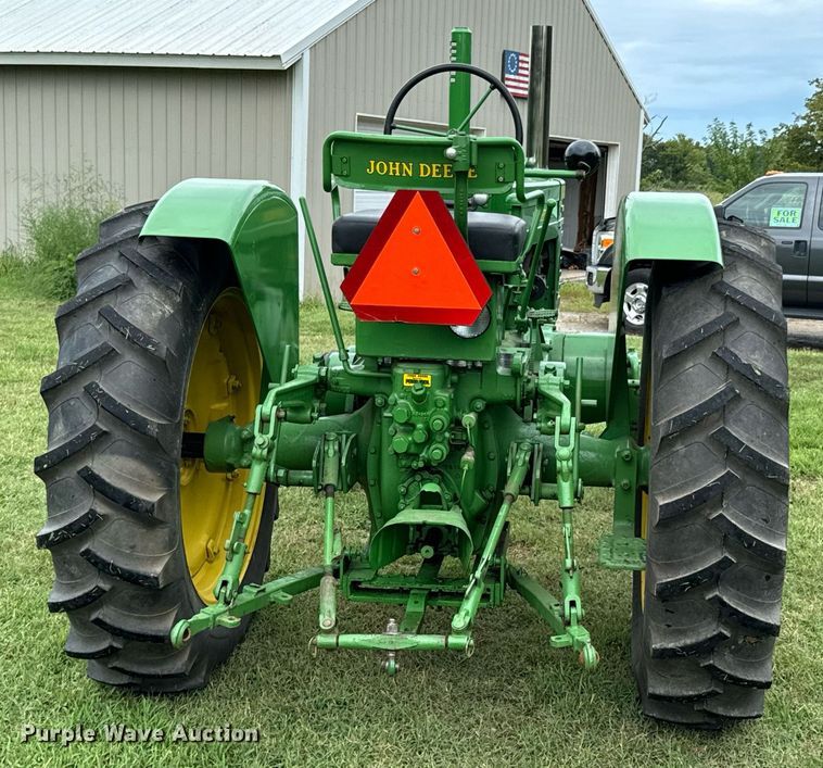 image for item DX1085 1948 John Deere G tractor