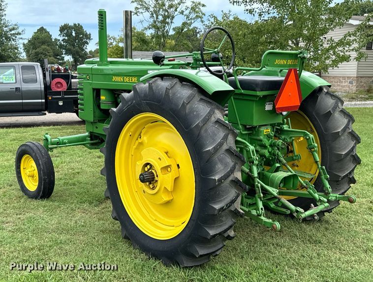 image for item DX1085 1948 John Deere G tractor