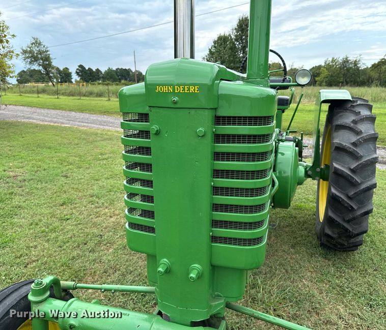 image for item DX1085 1948 John Deere G tractor