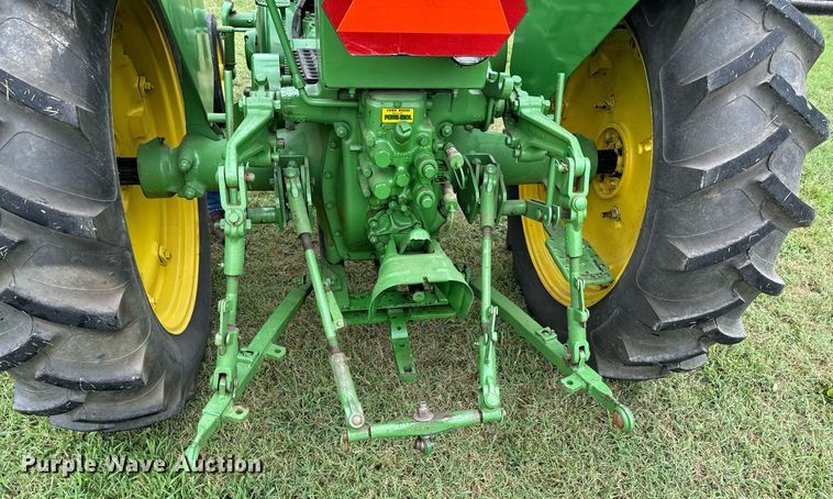 image for item DX1085 1948 John Deere G tractor