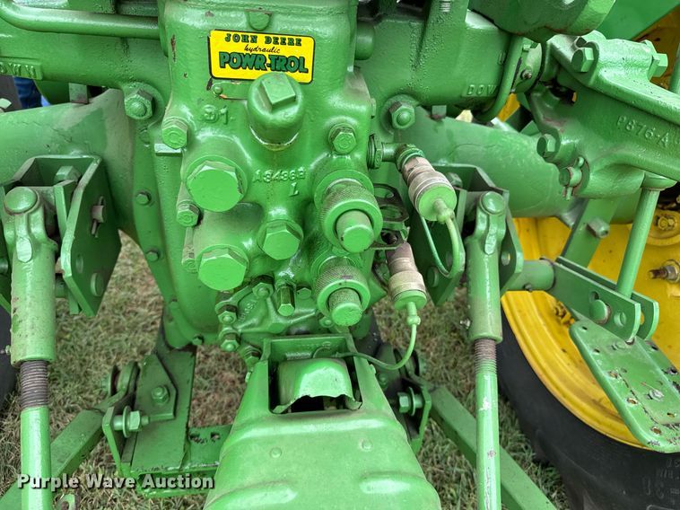 image for item DX1085 1948 John Deere G tractor