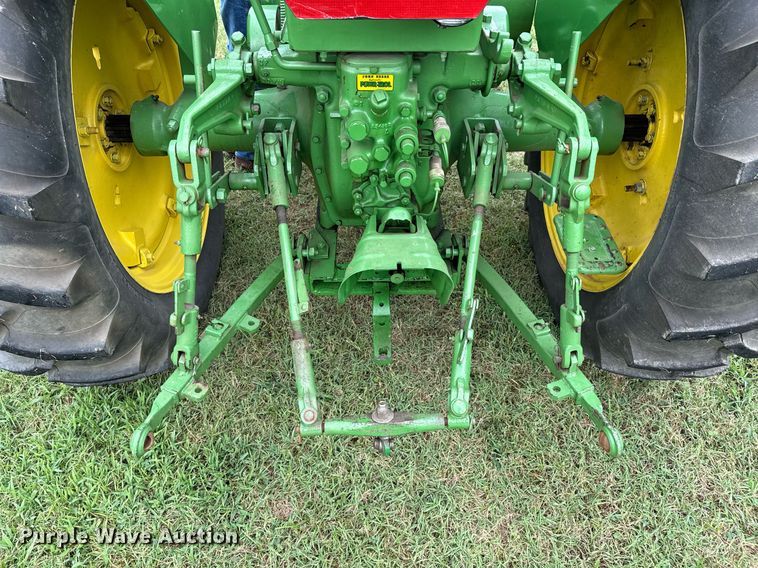 image for item DX1085 1948 John Deere G tractor