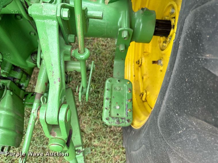 image for item DX1085 1948 John Deere G tractor