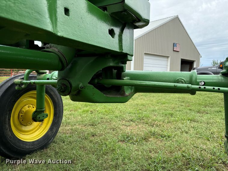 image for item DX1085 1948 John Deere G tractor