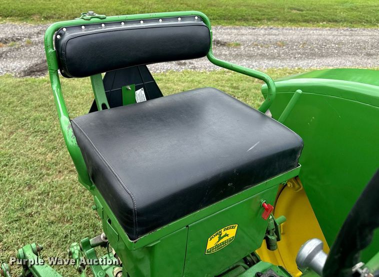 image for item DX1085 1948 John Deere G tractor