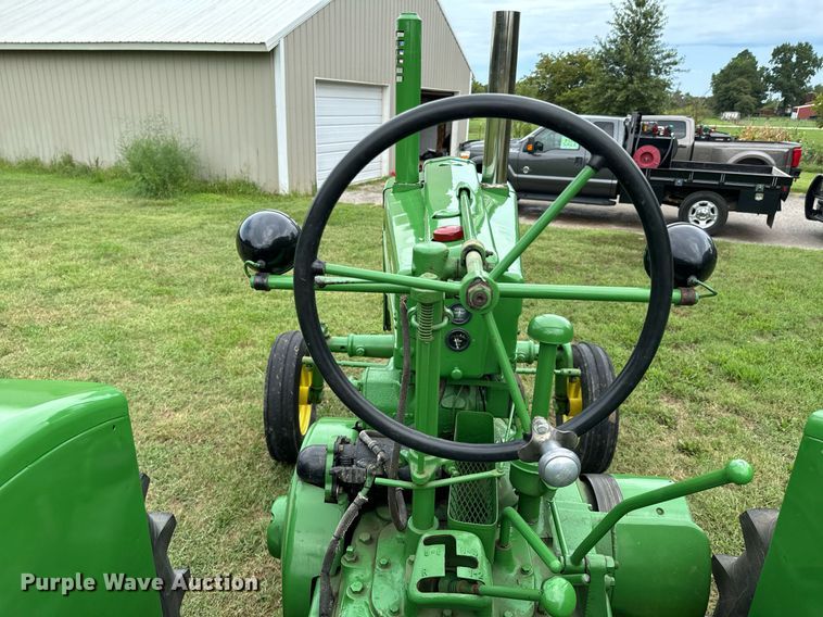 image for item DX1085 1948 John Deere G tractor