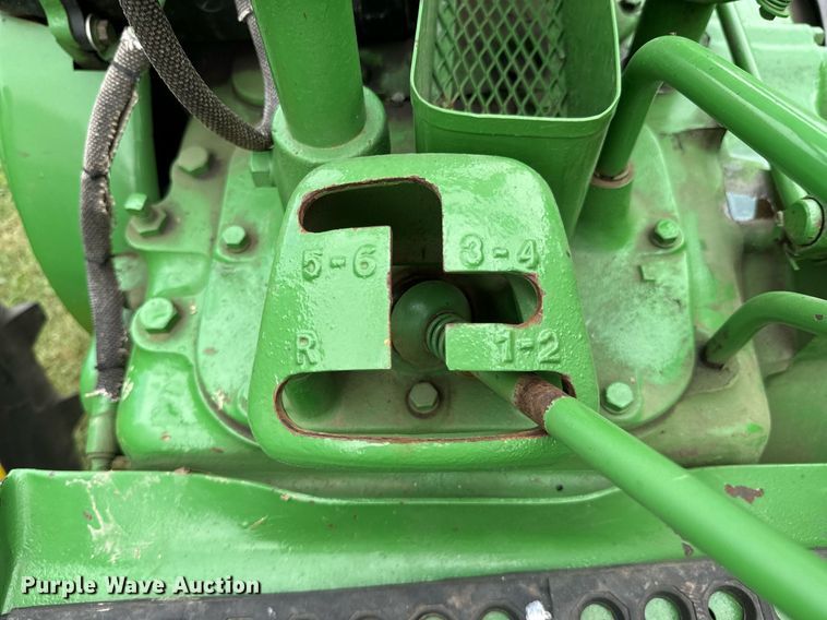 image for item DX1085 1948 John Deere G tractor
