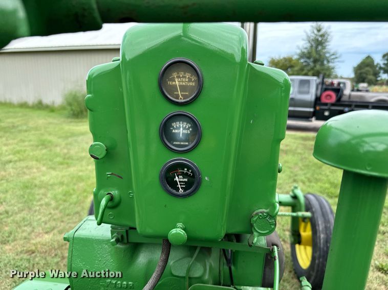 image for item DX1085 1948 John Deere G tractor