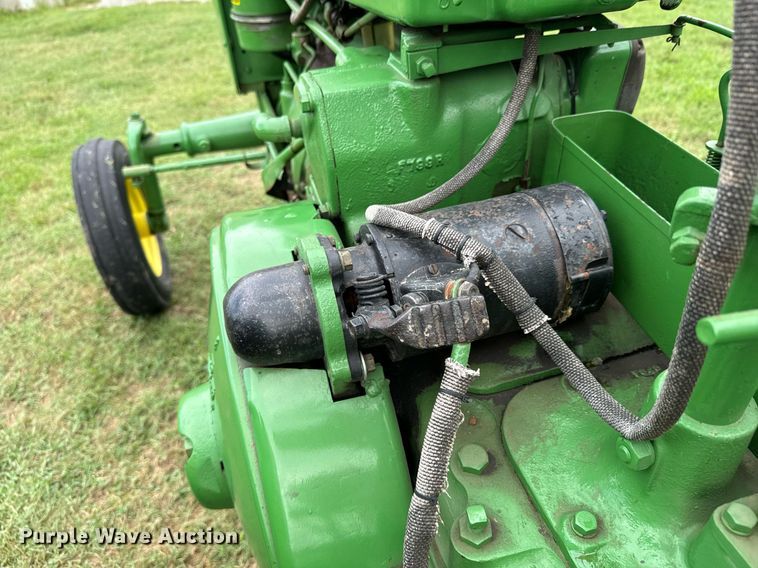 image for item DX1085 1948 John Deere G tractor