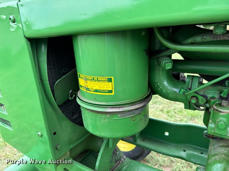 image for item DX1085 1948 John Deere G tractor