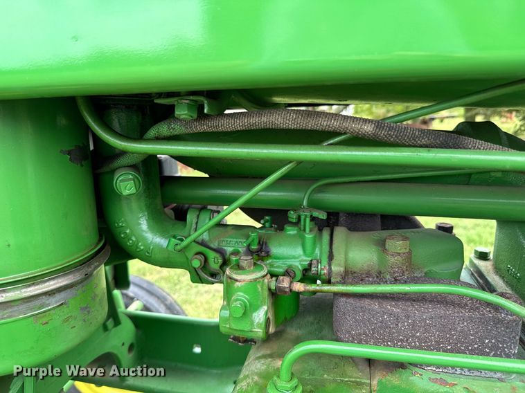 image for item DX1085 1948 John Deere G tractor