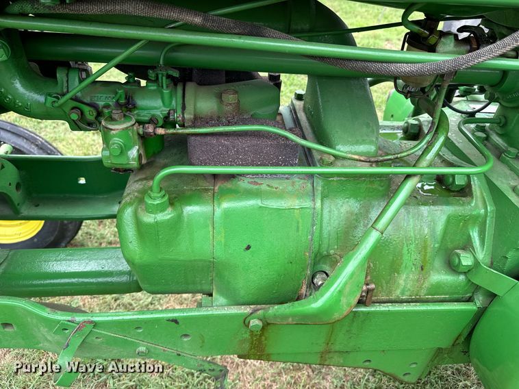 image for item DX1085 1948 John Deere G tractor