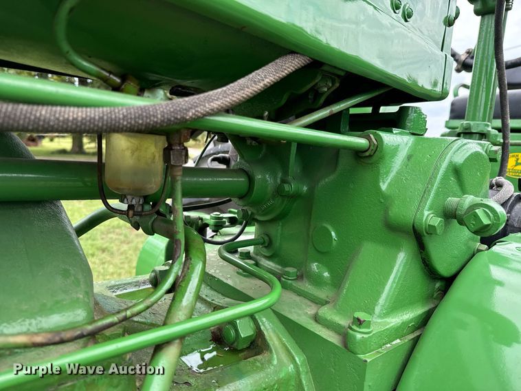 image for item DX1085 1948 John Deere G tractor