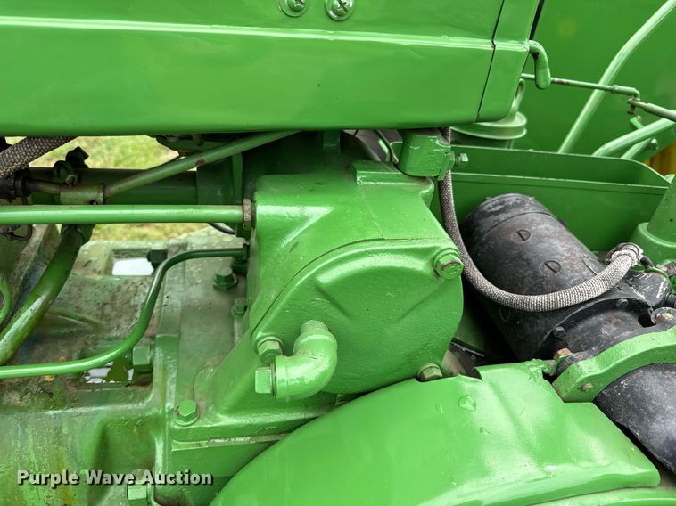 image for item DX1085 1948 John Deere G tractor