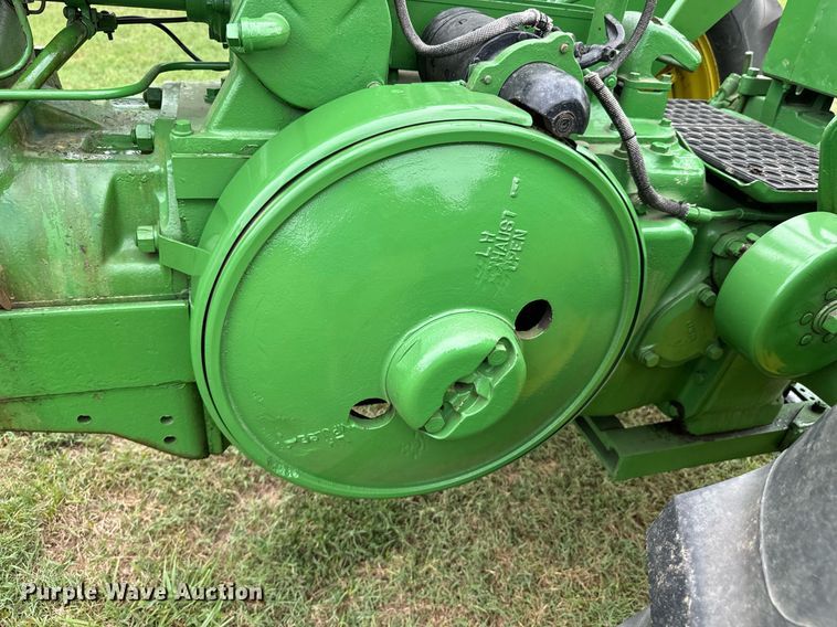 image for item DX1085 1948 John Deere G tractor