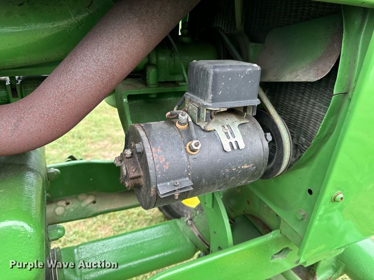 image for item DX1085 1948 John Deere G tractor