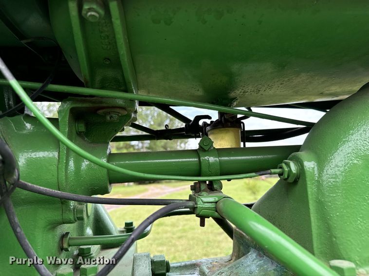 image for item DX1085 1948 John Deere G tractor