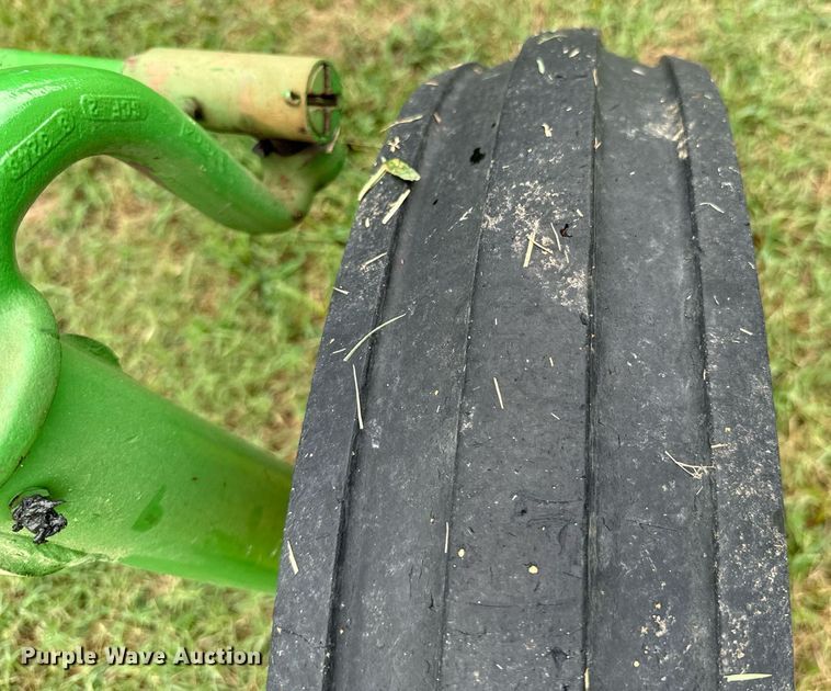 image for item DX1085 1948 John Deere G tractor