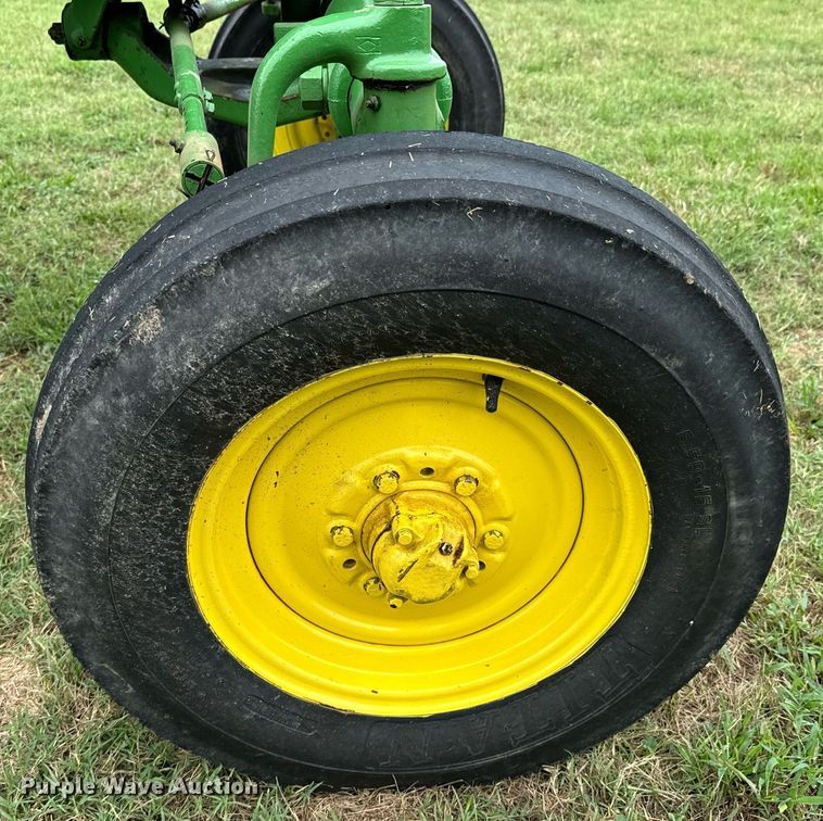 image for item DX1085 1948 John Deere G tractor