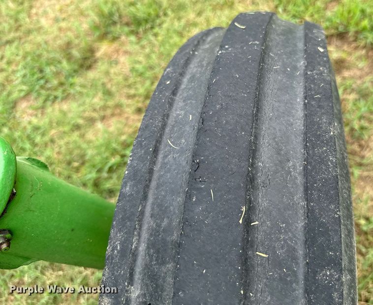 image for item DX1085 1948 John Deere G tractor