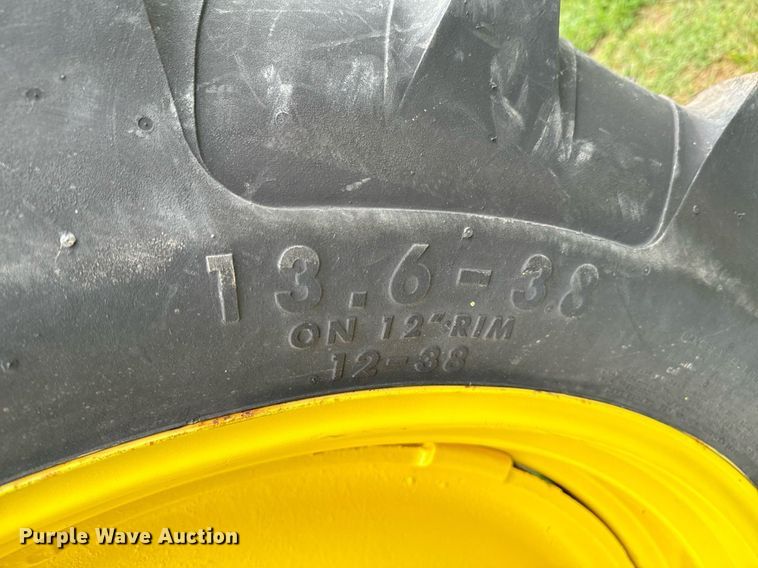 image for item DX1085 1948 John Deere G tractor