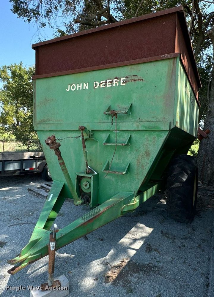 image for item DX1110 John Deere grain cart