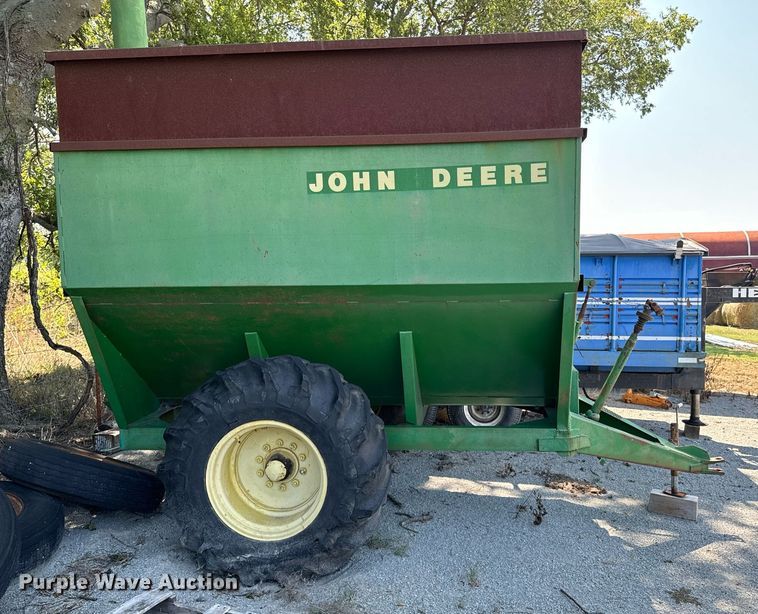 image for item DX1110 John Deere grain cart