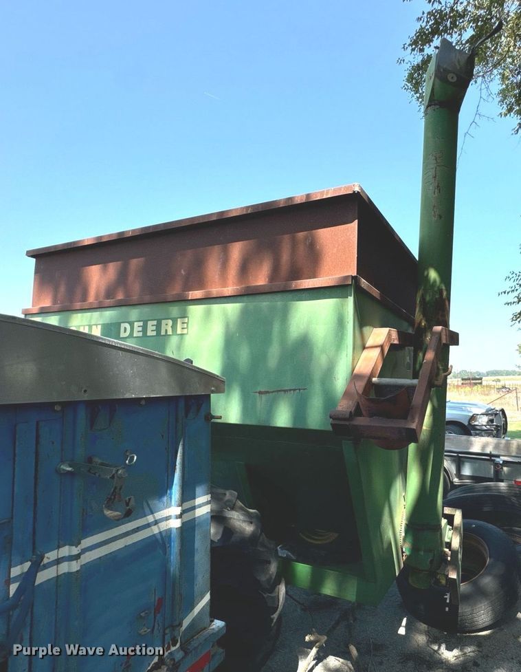 image for item DX1110 John Deere grain cart