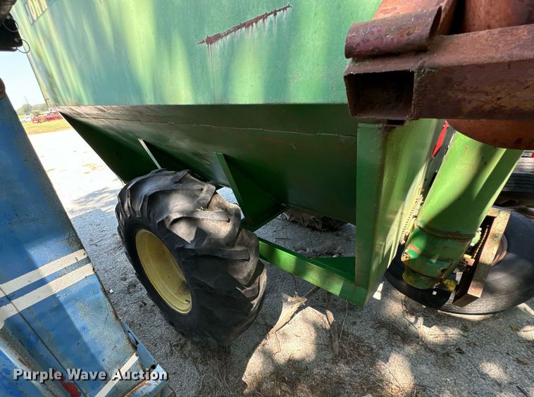 image for item DX1110 John Deere grain cart