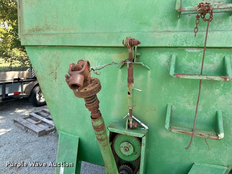 image for item DX1110 John Deere grain cart