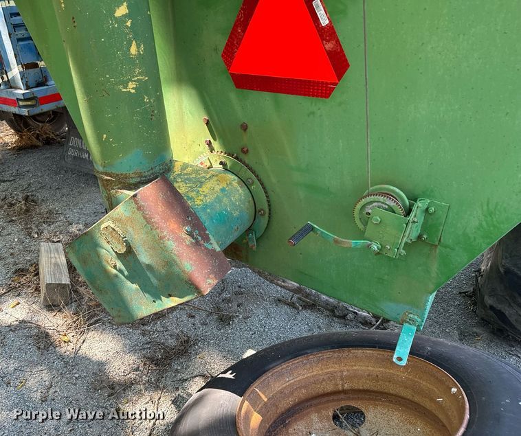 image for item DX1110 John Deere grain cart