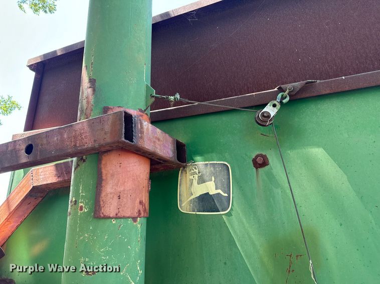 image for item DX1110 John Deere grain cart