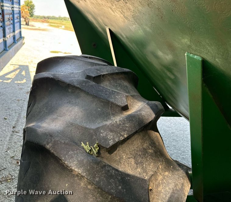image for item DX1110 John Deere grain cart