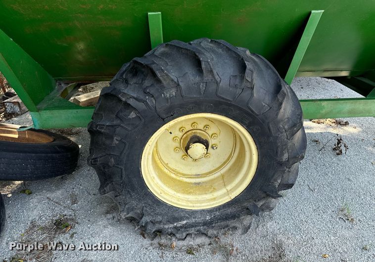 image for item DX1110 John Deere grain cart