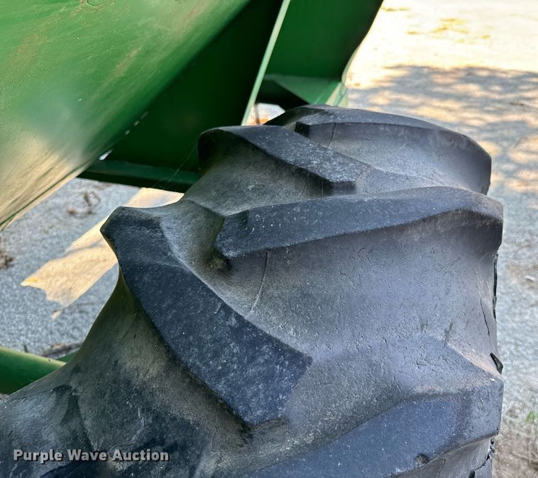 image for item DX1110 John Deere grain cart